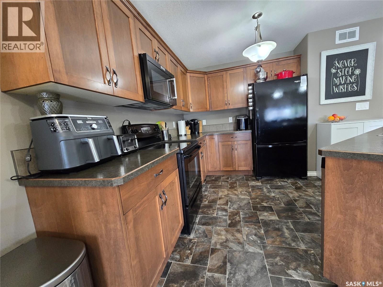 610 Barber Crescent, Weyburn, Saskatchewan  S4H 0M9 - Photo 2 - SK037355