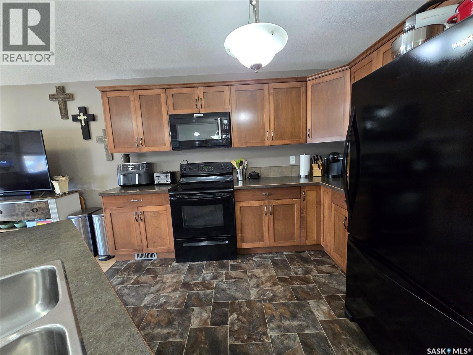610 Barber Crescent, Weyburn, Saskatchewan  S4H 0M9 - Photo 3 - SK037355