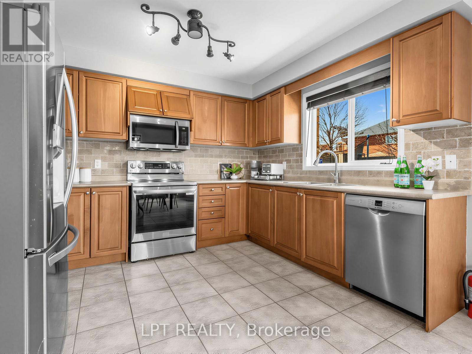 21 Amos Lehman Way, Whitchurch-Stouffville, Ontario  L4A 0J9 - Photo 13 - N13203542