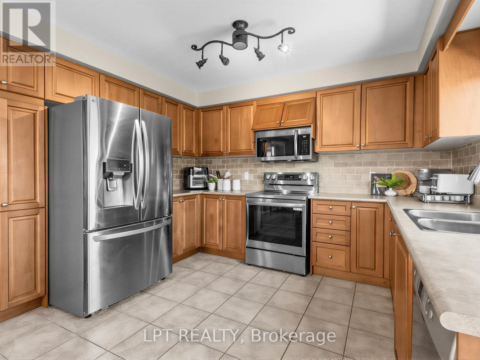 21 Amos Lehman Way, Whitchurch-Stouffville, Ontario  L4A 0J9 - Photo 14 - N13203542