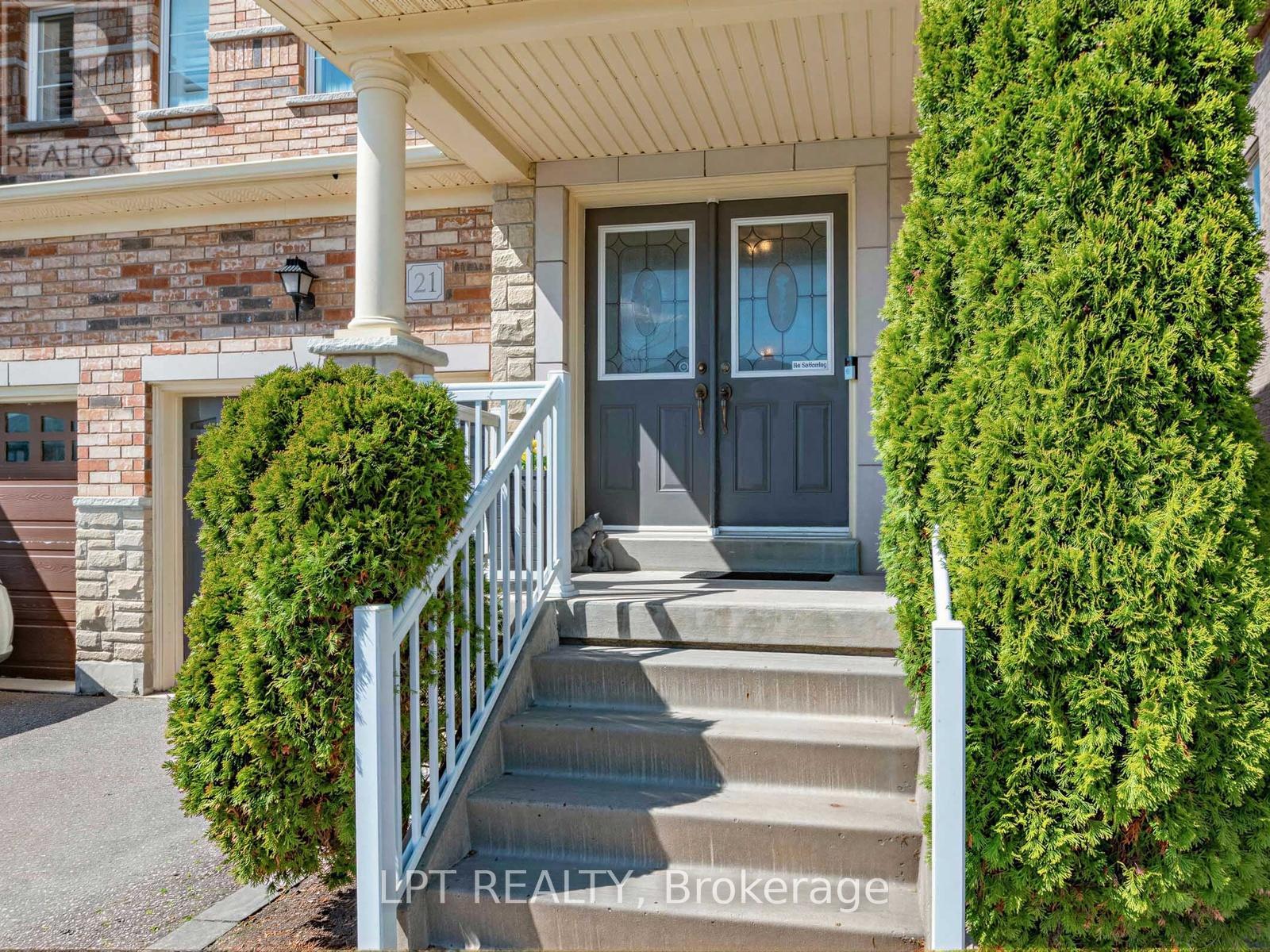 21 Amos Lehman Way, Whitchurch-Stouffville, Ontario  L4A 0J9 - Photo 3 - N13203542