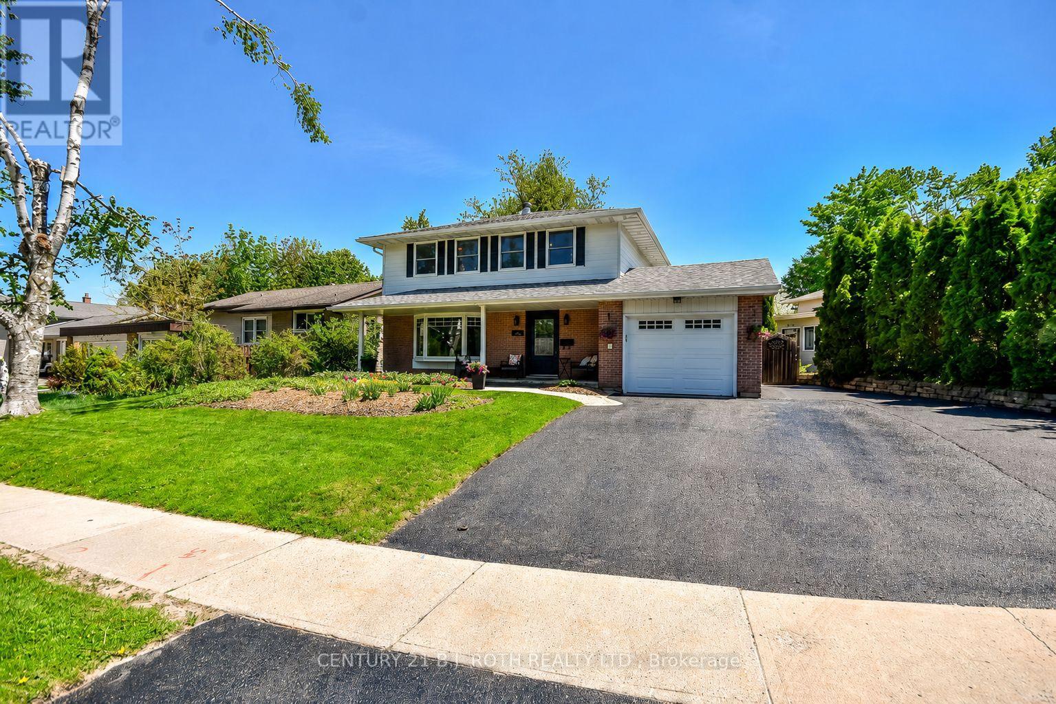 21 Belcourt Avenue, Barrie, Ontario  L4M 4E2 - Photo 2 - S13203506
