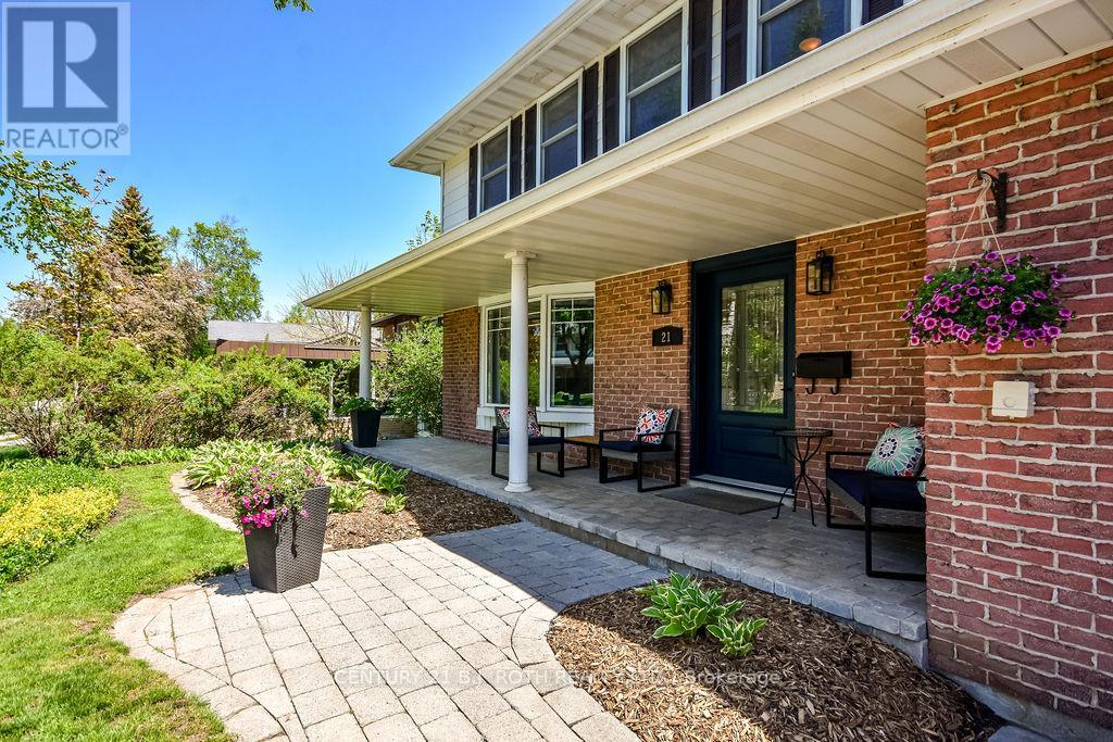 21 Belcourt Avenue, Barrie, Ontario  L4M 4E2 - Photo 4 - S13203506