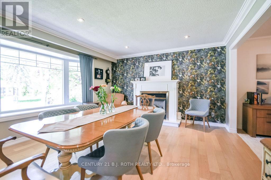 21 Belcourt Avenue, Barrie, Ontario  L4M 4E2 - Photo 6 - S13203506