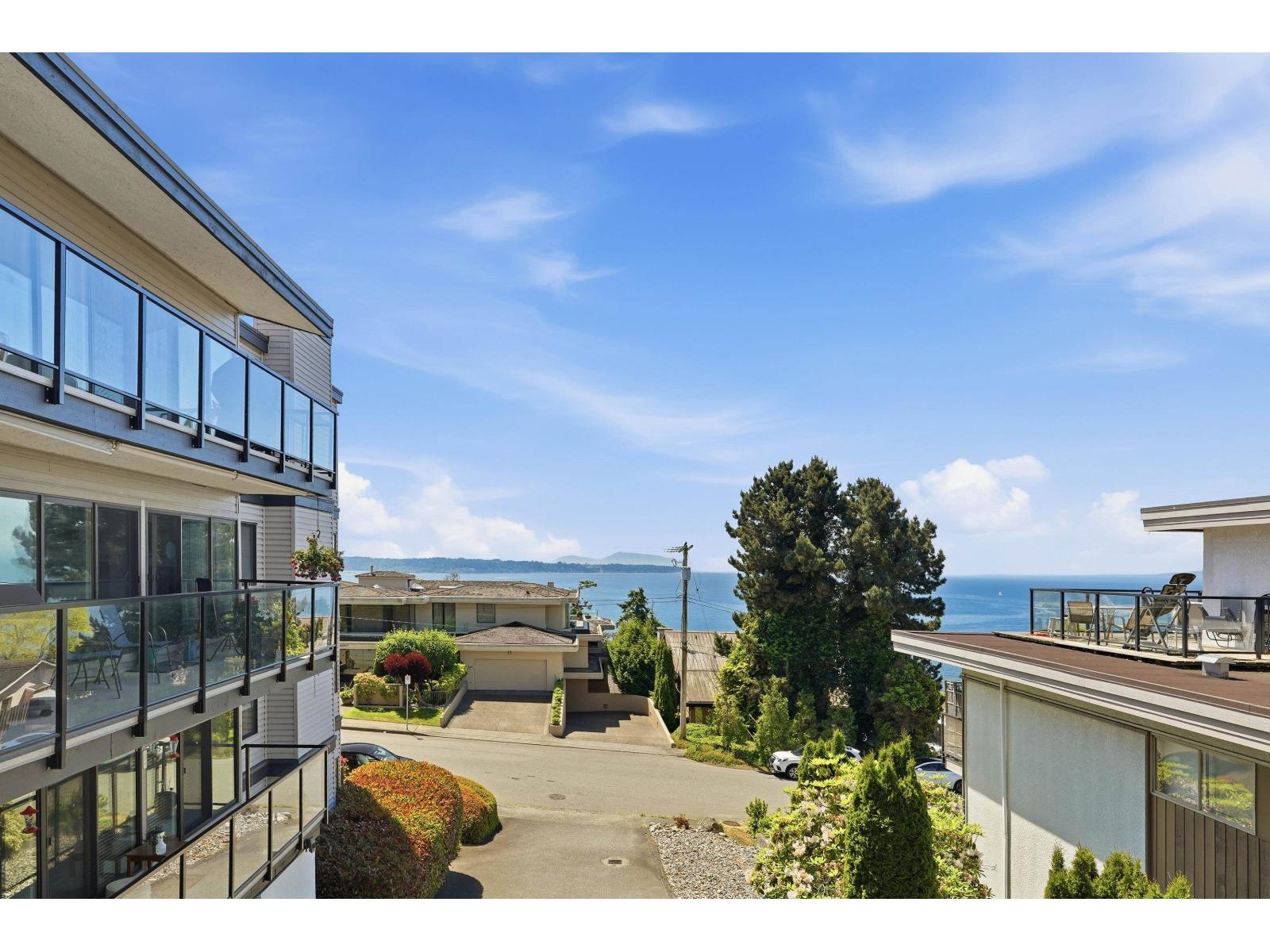 205 15041 Prospect Avenue, White Rock, British Columbia  V4B 2B5 - Photo 2 - R3128163