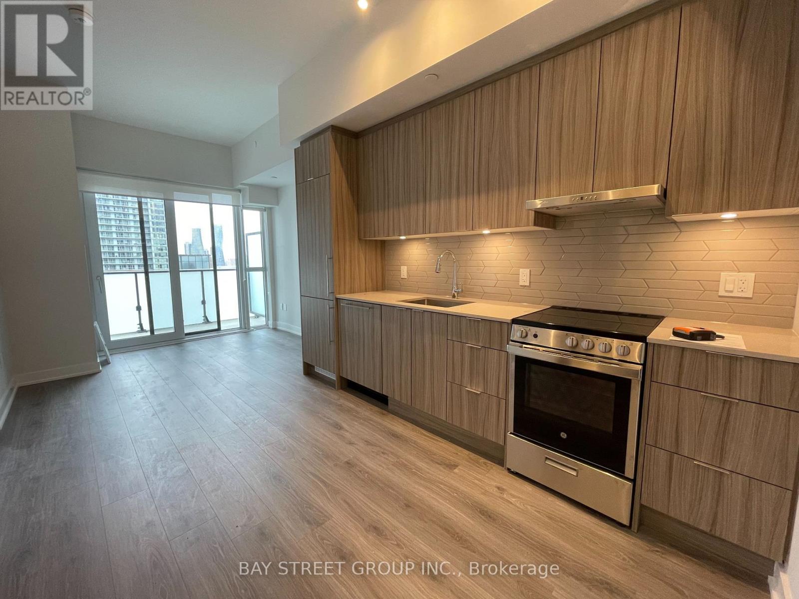 902 - 430 Square One Drive, Mississauga, Ontario  L5B 0L6 - Photo 2 - W13203924