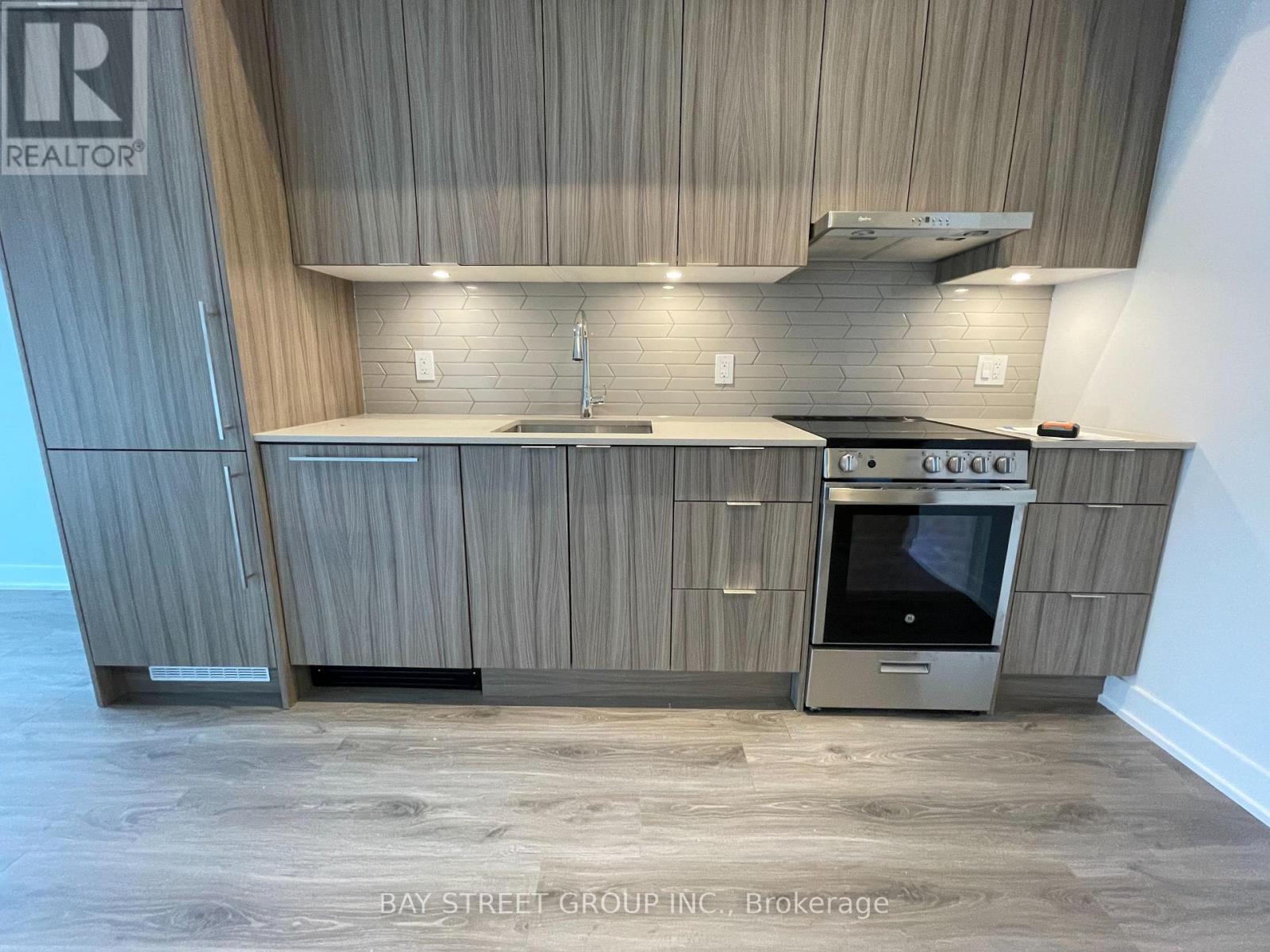 902 - 430 Square One Drive, Mississauga, Ontario  L5B 0L6 - Photo 4 - W13203924