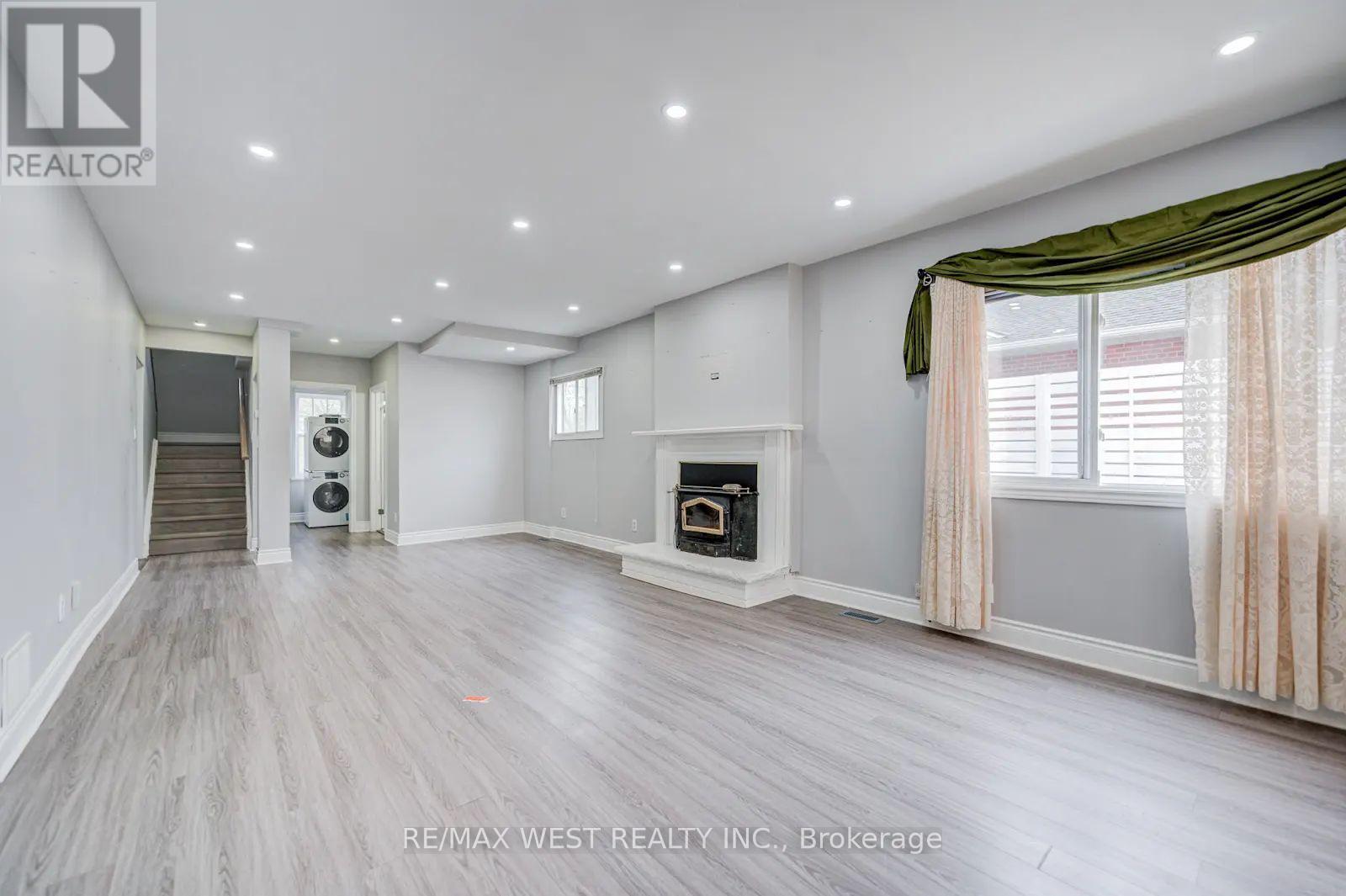 326 Queen Street S, Mississauga, Ontario  L5M 1M2 - Photo 5 - W13155102