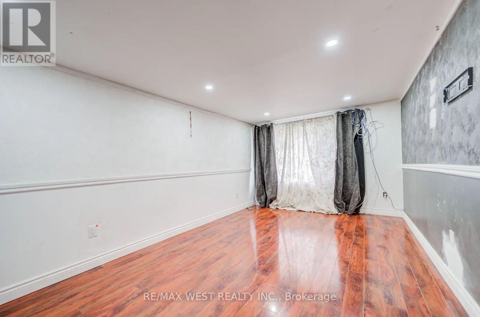 326 Queen Street S, Mississauga, Ontario  L5M 1M2 - Photo 22 - W13155102