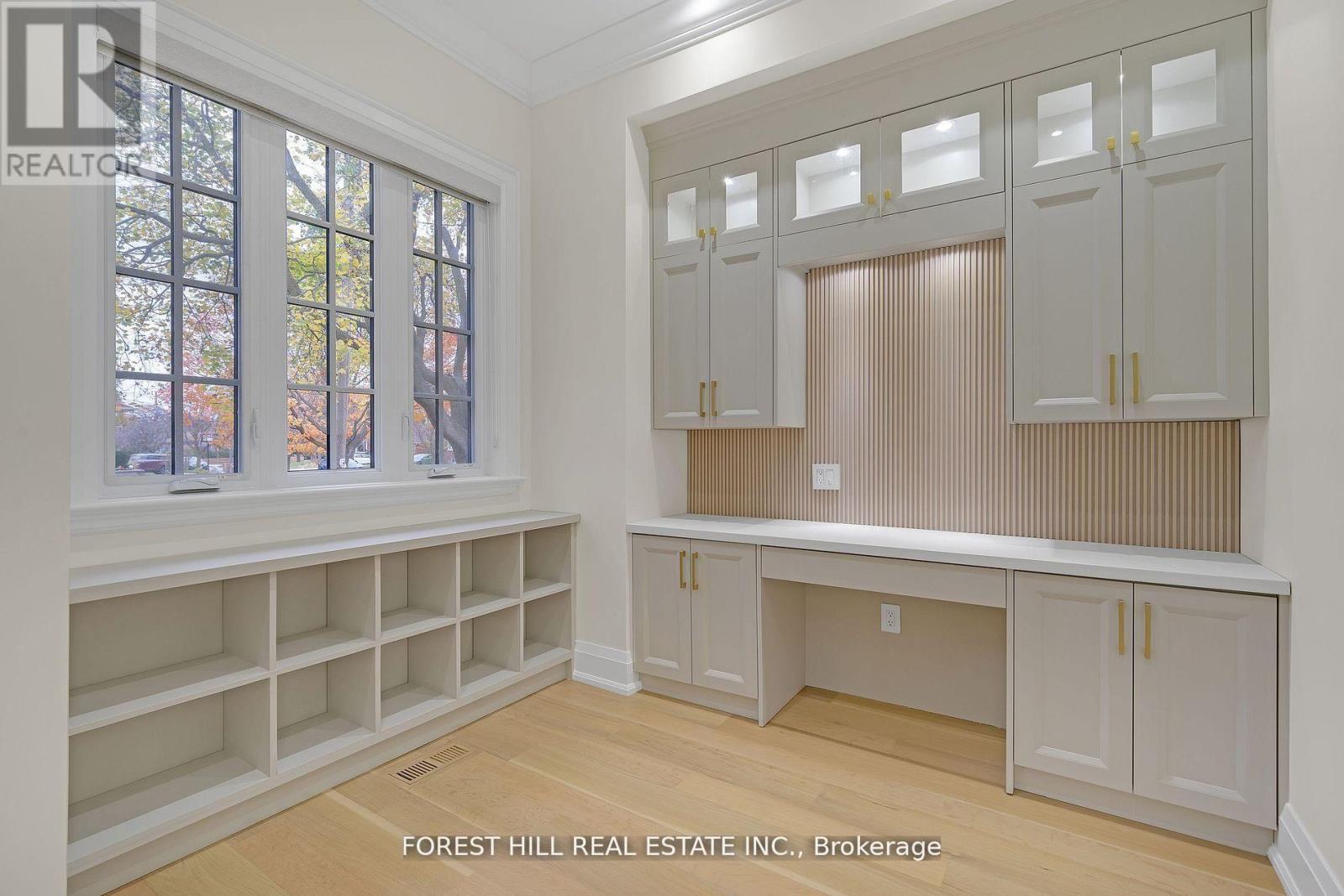 132 Lothian Avenue, Toronto, Ontario  M8Z 4L4 - Photo 4 - W13093388