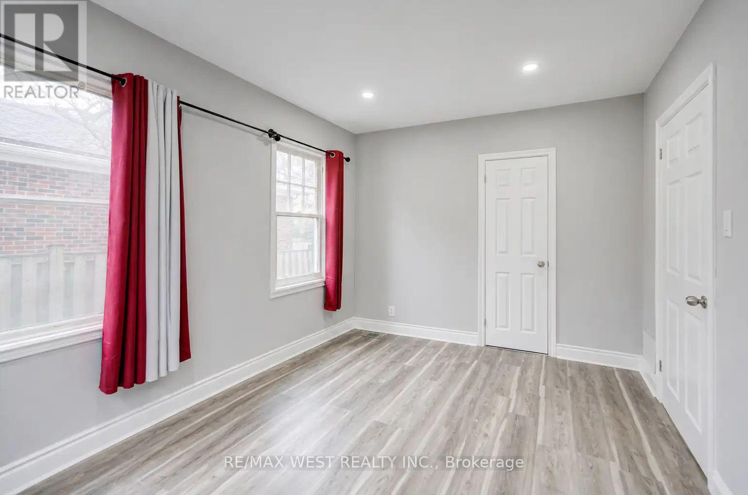 326 Queen Street S, Mississauga, Ontario  L5M 1M2 - Photo 16 - W13155102