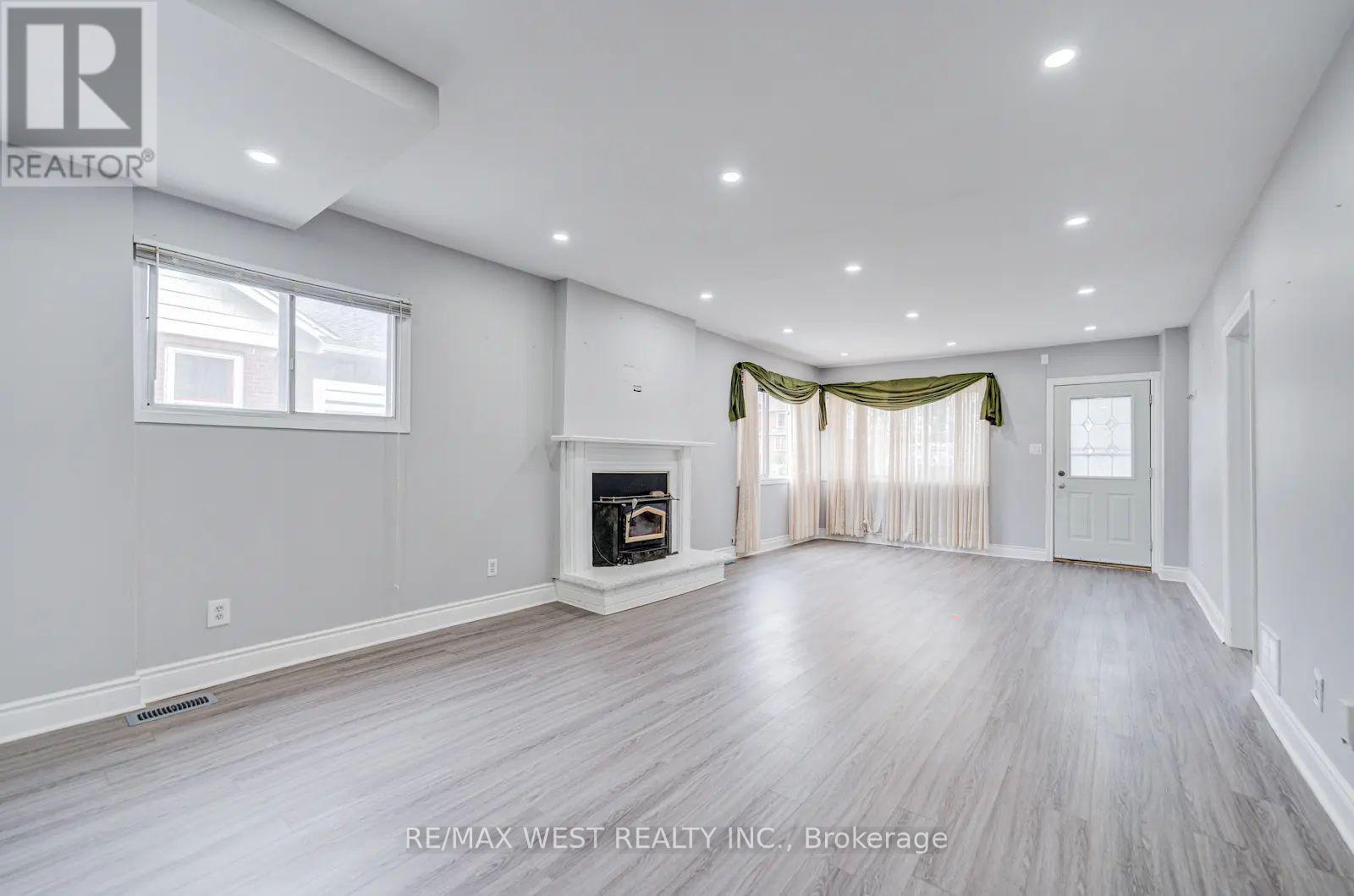326 Queen Street S, Mississauga, Ontario  L5M 1M2 - Photo 9 - W13155102