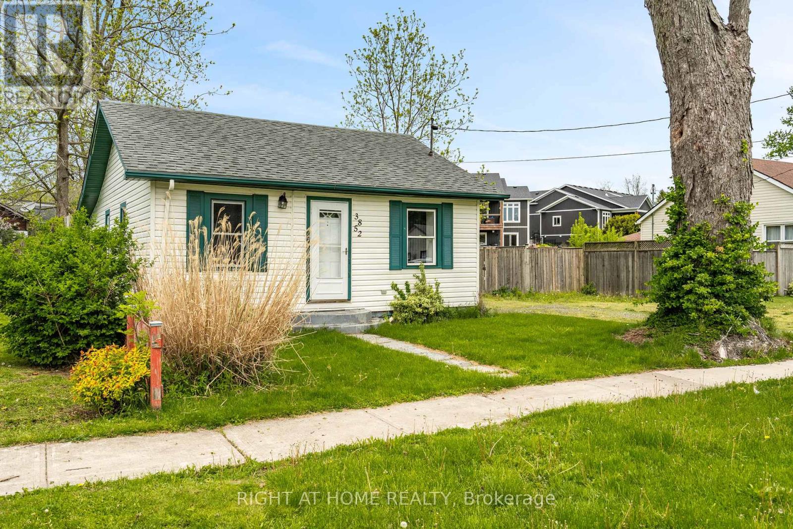 3852 Brunswick Avenue, Fort Erie, Ontario  L0S 1B0 - Photo 2 - X13203284