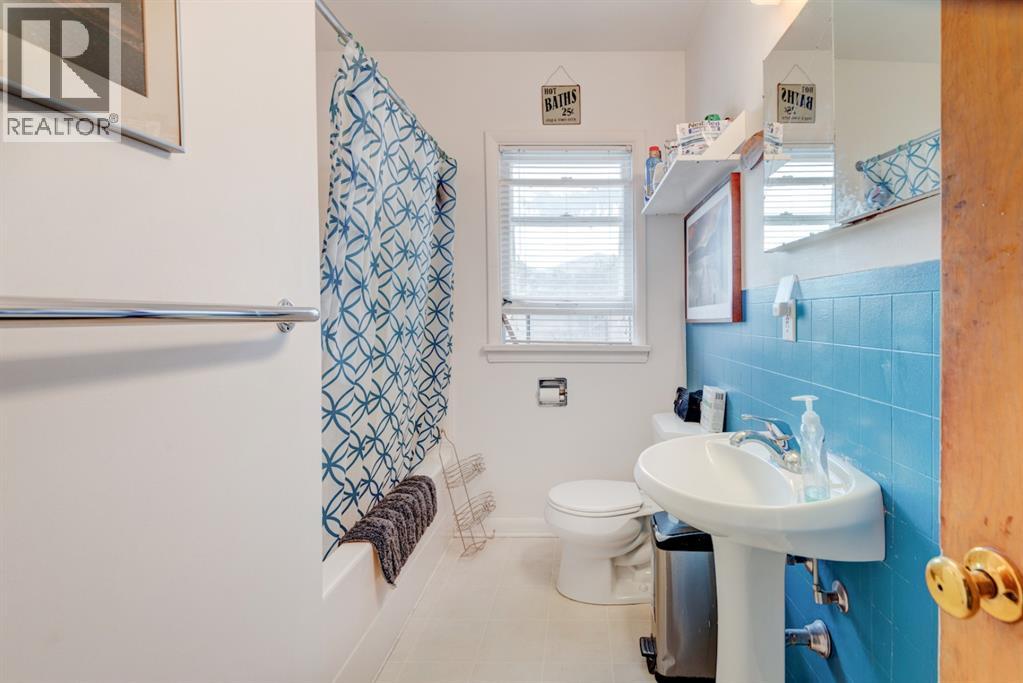 2511 15a Street Sw, Calgary, Alberta  T2T 4B8 - Photo 10 - A2315448