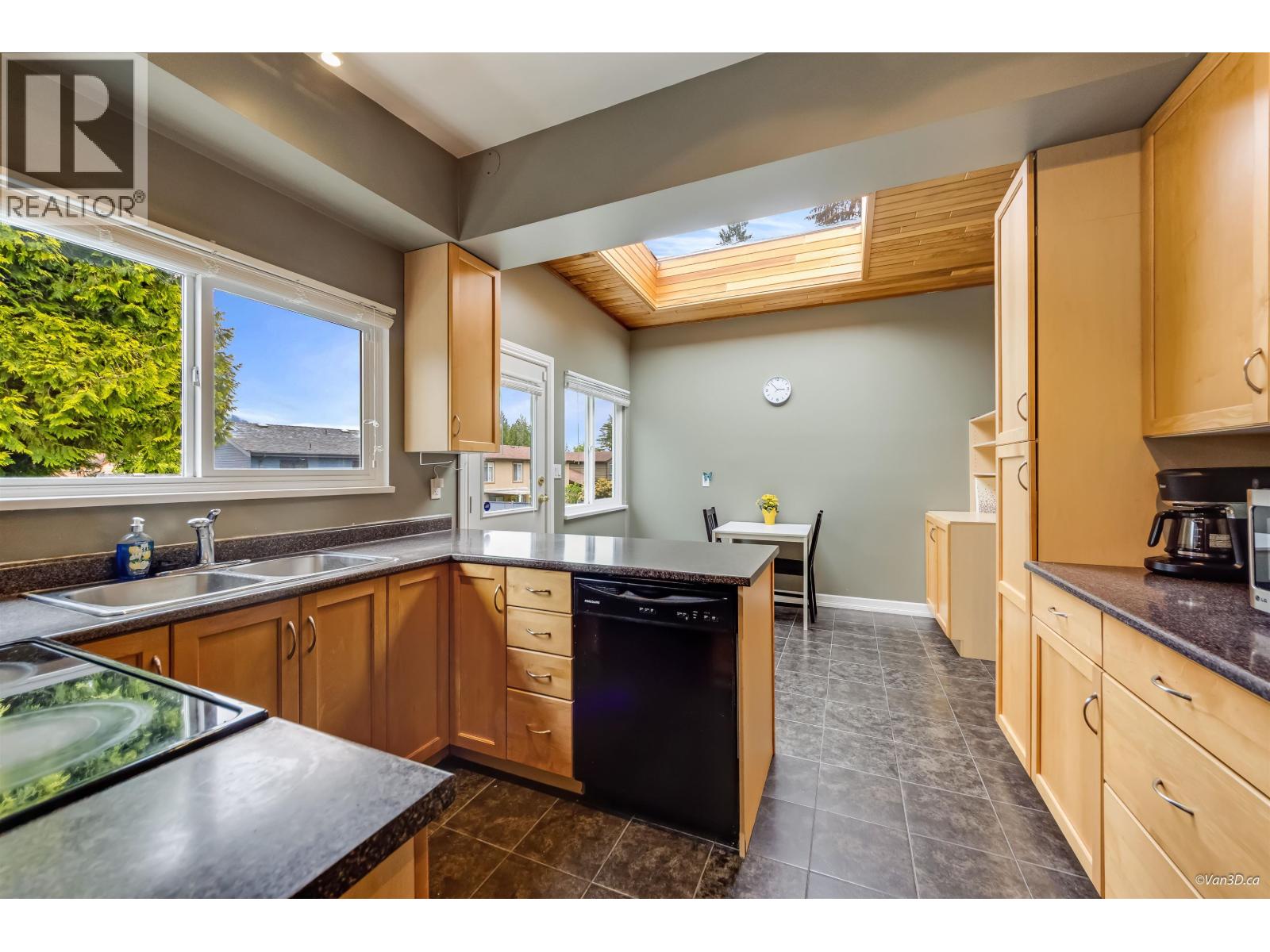 1066 Bernard Place, Port Coquitlam, British Columbia  V3B 1W8 - Photo 3 - R3127791