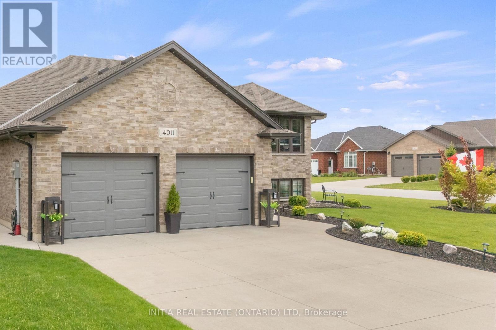 4011 Englehart Drive, Petrolia, Ontario  N0N 1R0 - Photo 2 - X13205076
