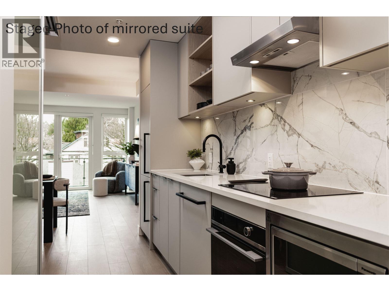 420 422 E 3rd Street, North Vancouver, British Columbia  V7L 0K1 - Photo 3 - R3128852