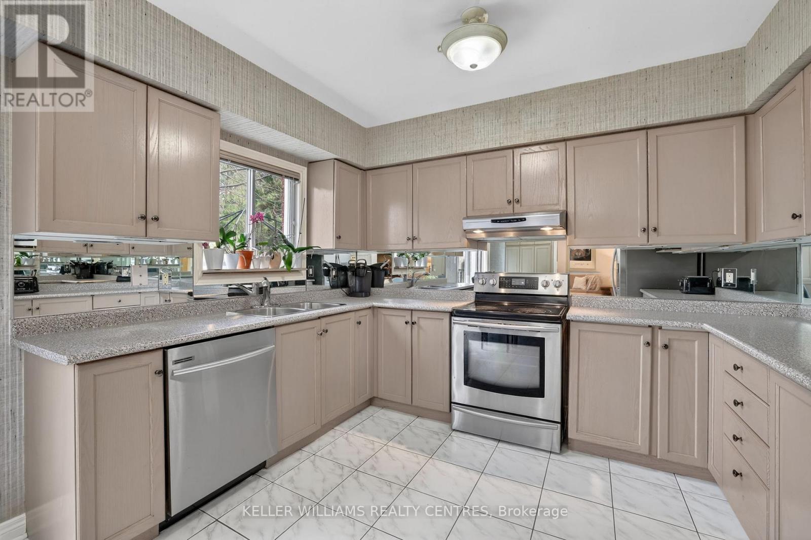 591 Plantation Gate, Newmarket, Ontario  L3X 2C2 - Photo 16 - N13061448