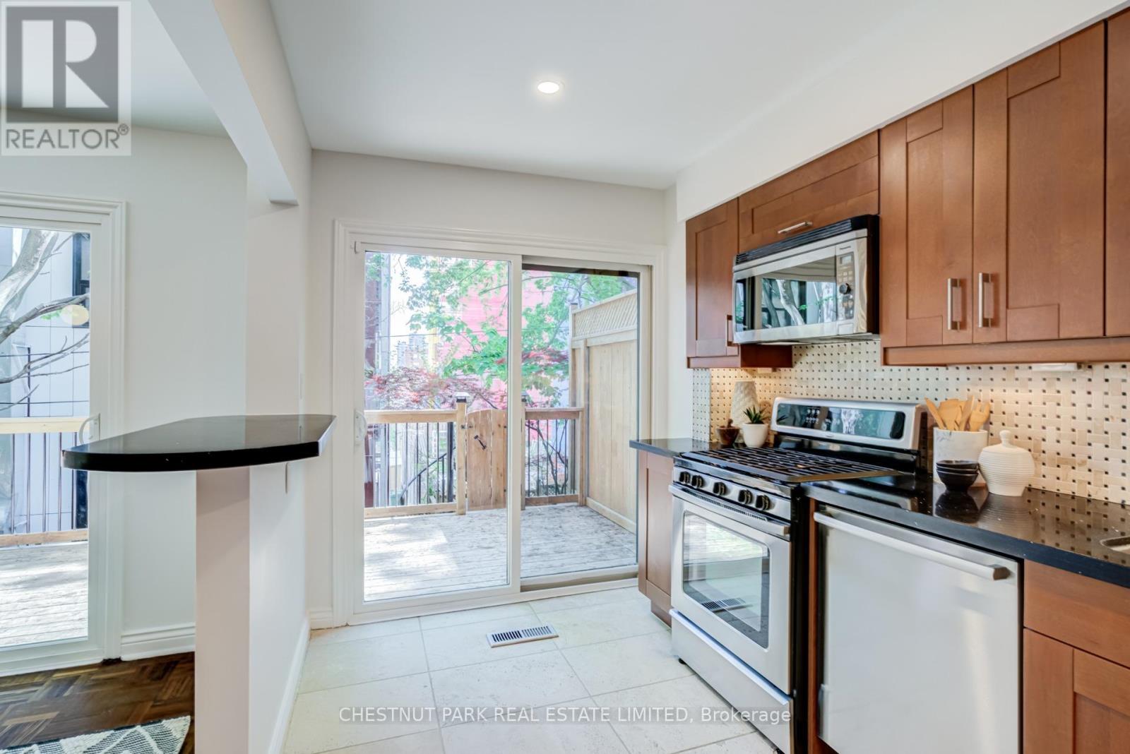 9 - 41 Spruce Street, Toronto, Ontario  M5A 2H8 - Photo 11 - C13205110