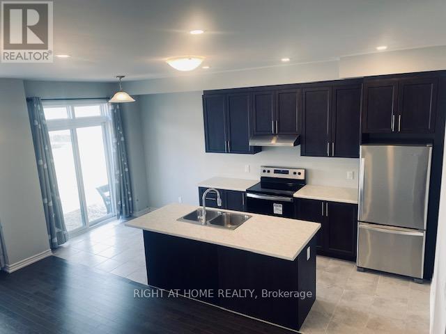 1093 Thompson Drive, Oshawa, Ontario  L1L 0V5 - Photo 2 - E13205084