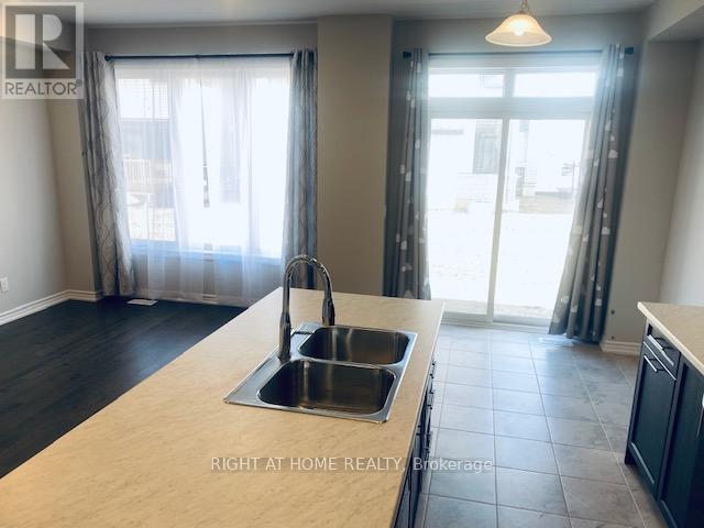 1093 Thompson Drive, Oshawa, Ontario  L1L 0V5 - Photo 5 - E13205084