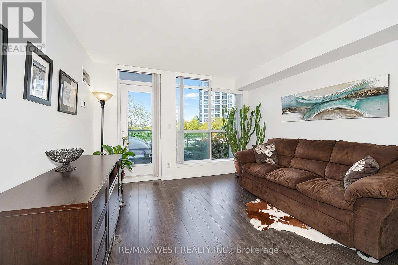 216 - 340 Watson Street W, Whitby, Ontario  L1N 9G1 - Photo 3 - E13205434