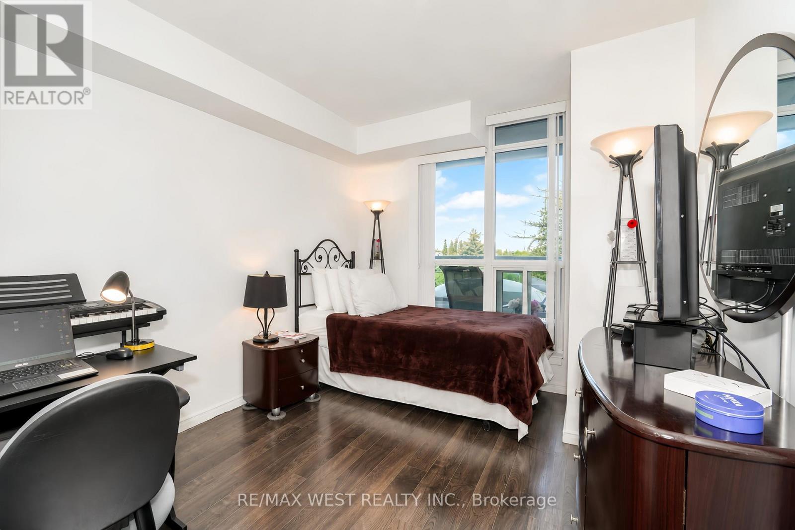 216 - 340 Watson Street W, Whitby, Ontario  L1N 9G1 - Photo 4 - E13205434