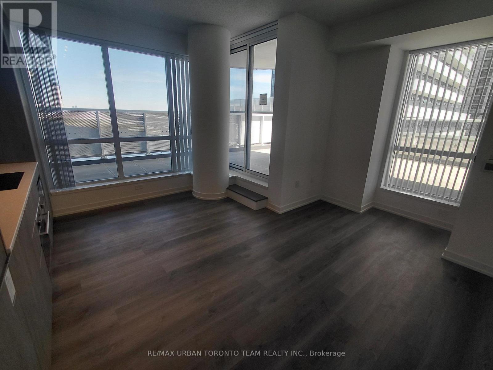 512 - 8 Interchange Way, Vaughan, Ontario  L4K 5Z7 - Photo 2 - N13205266