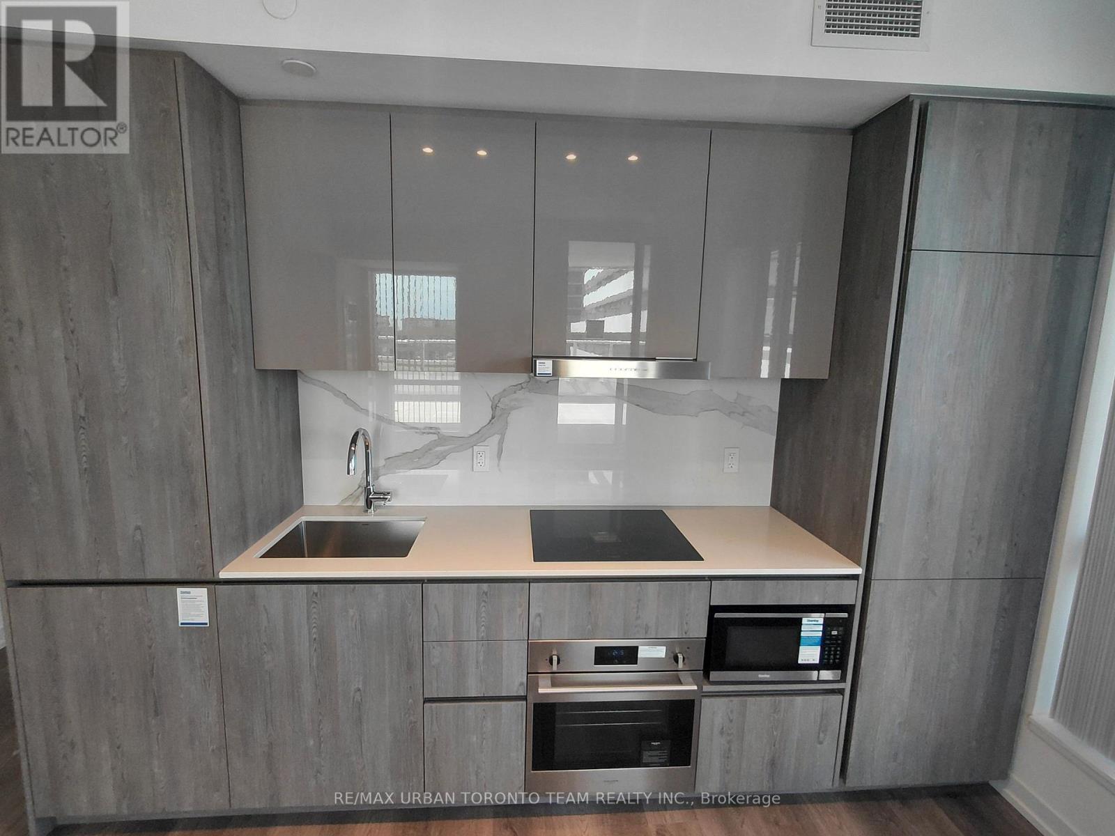 512 - 8 Interchange Way, Vaughan, Ontario  L4K 5Z7 - Photo 3 - N13205266