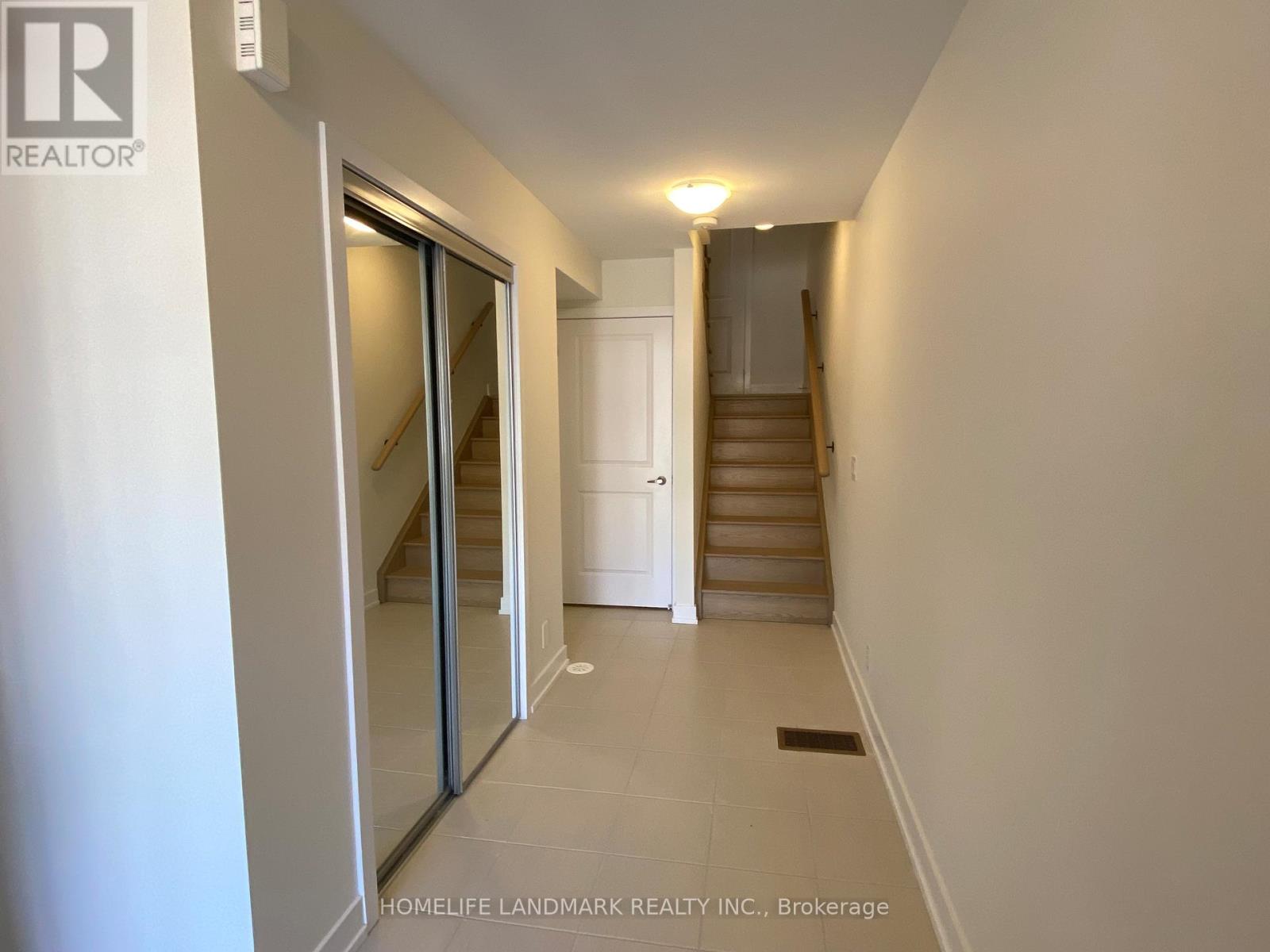 21 Schmidt Lane, Markham, Ontario  L6C 3L7 - Photo 4 - N13205296