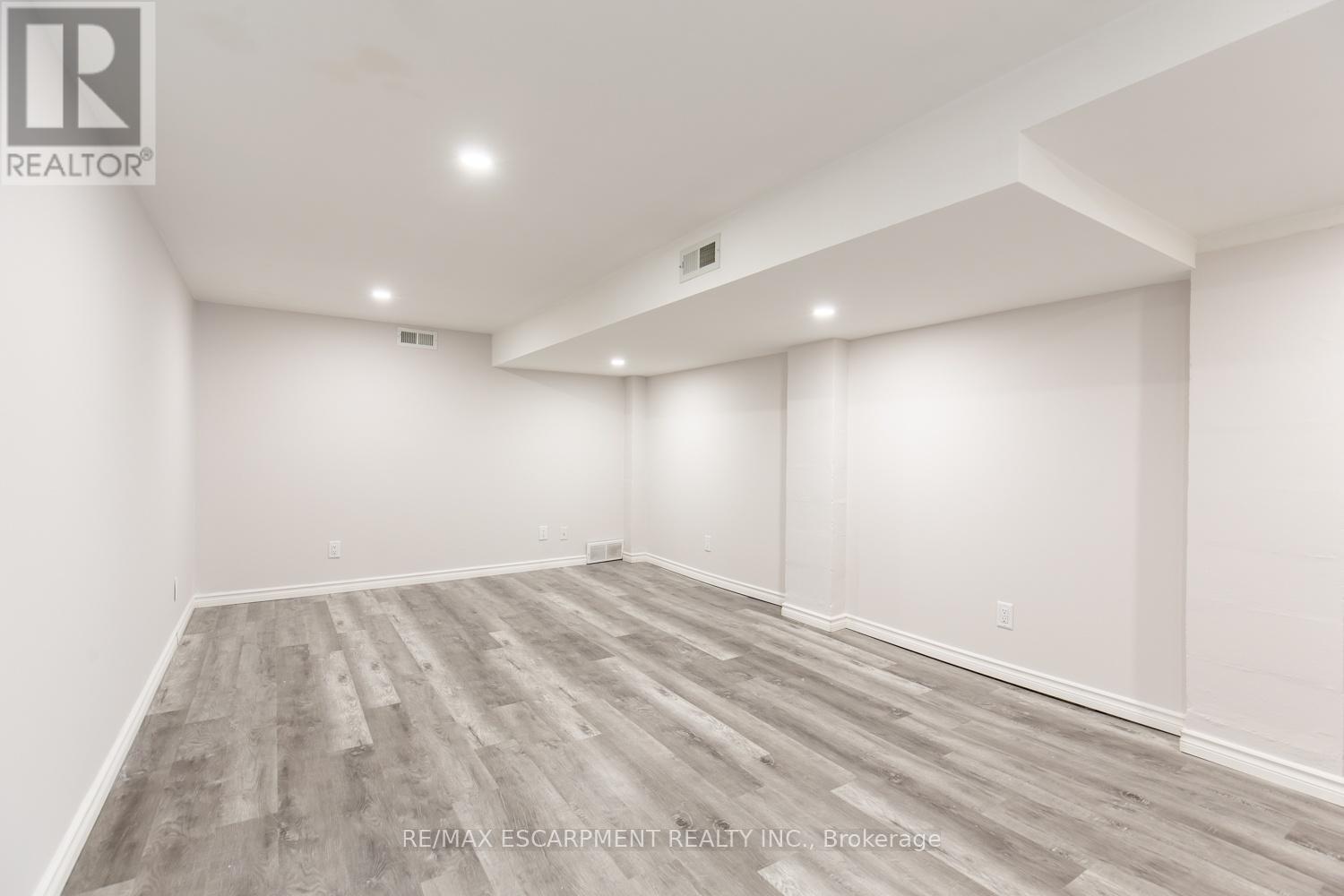 2 - 927 Teal Drive, Burlington, Ontario  L7T 2Y9 - Photo 2 - W13204750