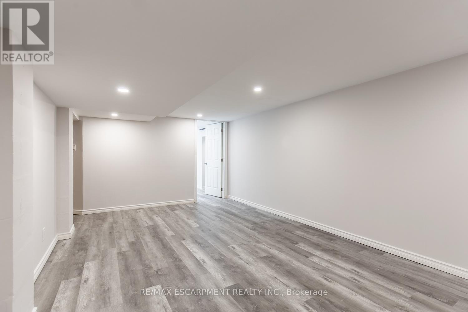 2 - 927 Teal Drive, Burlington, Ontario  L7T 2Y9 - Photo 4 - W13204750
