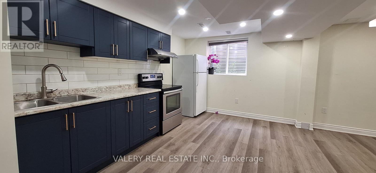 2 - 68 Mullis Crescent, Brampton, Ontario  L6Y 4S9 - Photo 4 - W13205322
