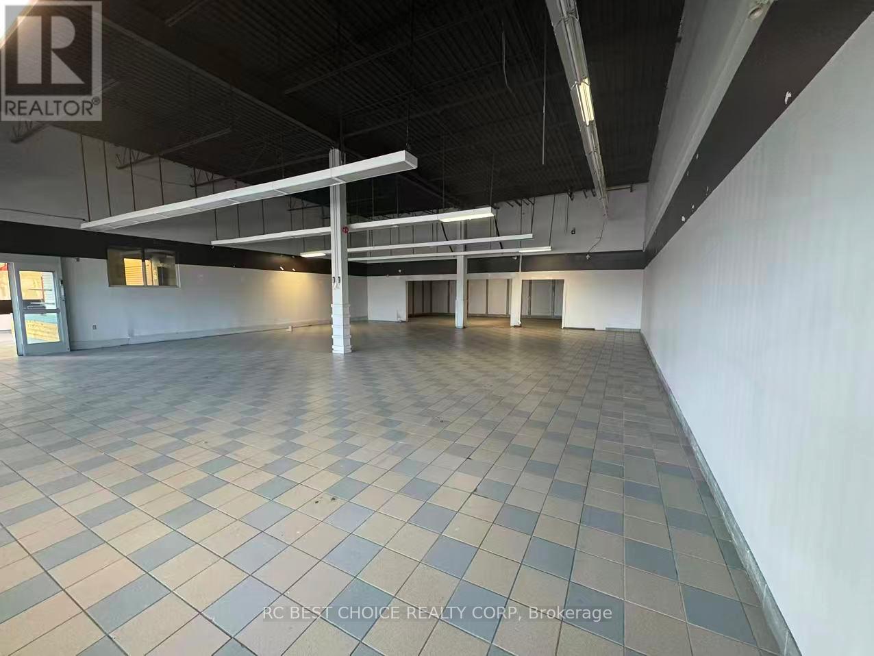 6 - 2568 Finch Avenue W, Toronto, Ontario  M9M 2G3 - Photo 2 - W13205504