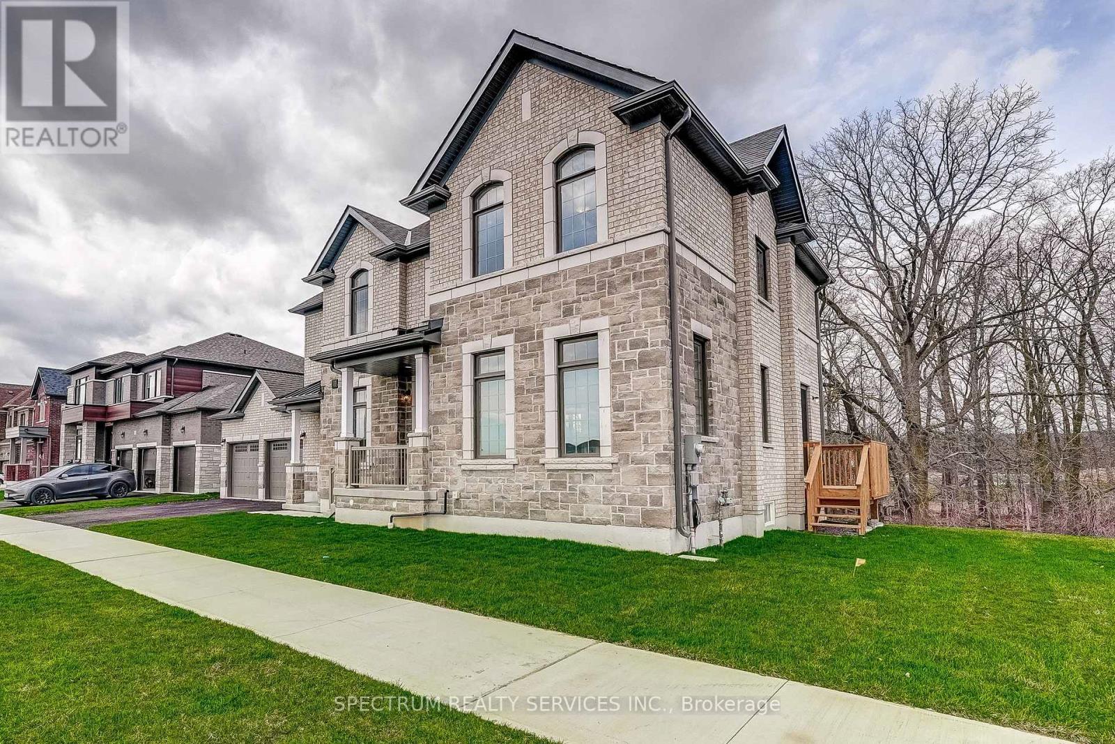 74 Strickland Avenue, Brantford, Ontario  N3T 0X7 - Photo 3 - X13204286