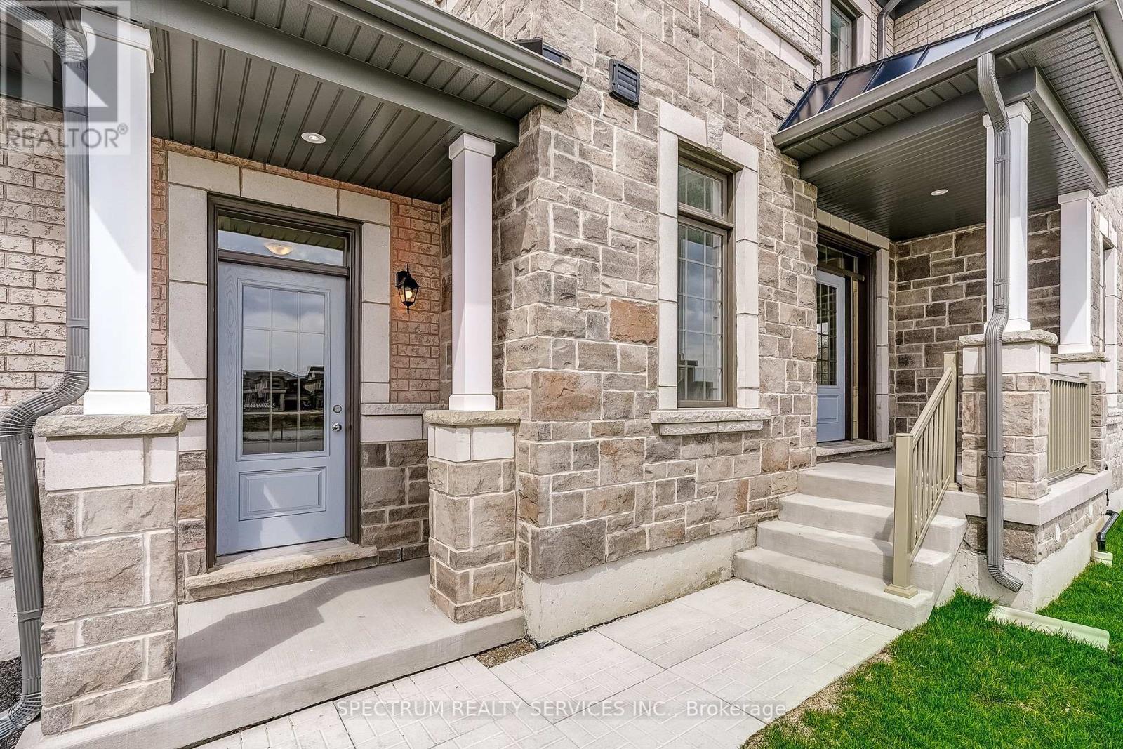 74 Strickland Avenue, Brantford, Ontario  N3T 0X7 - Photo 4 - X13204286