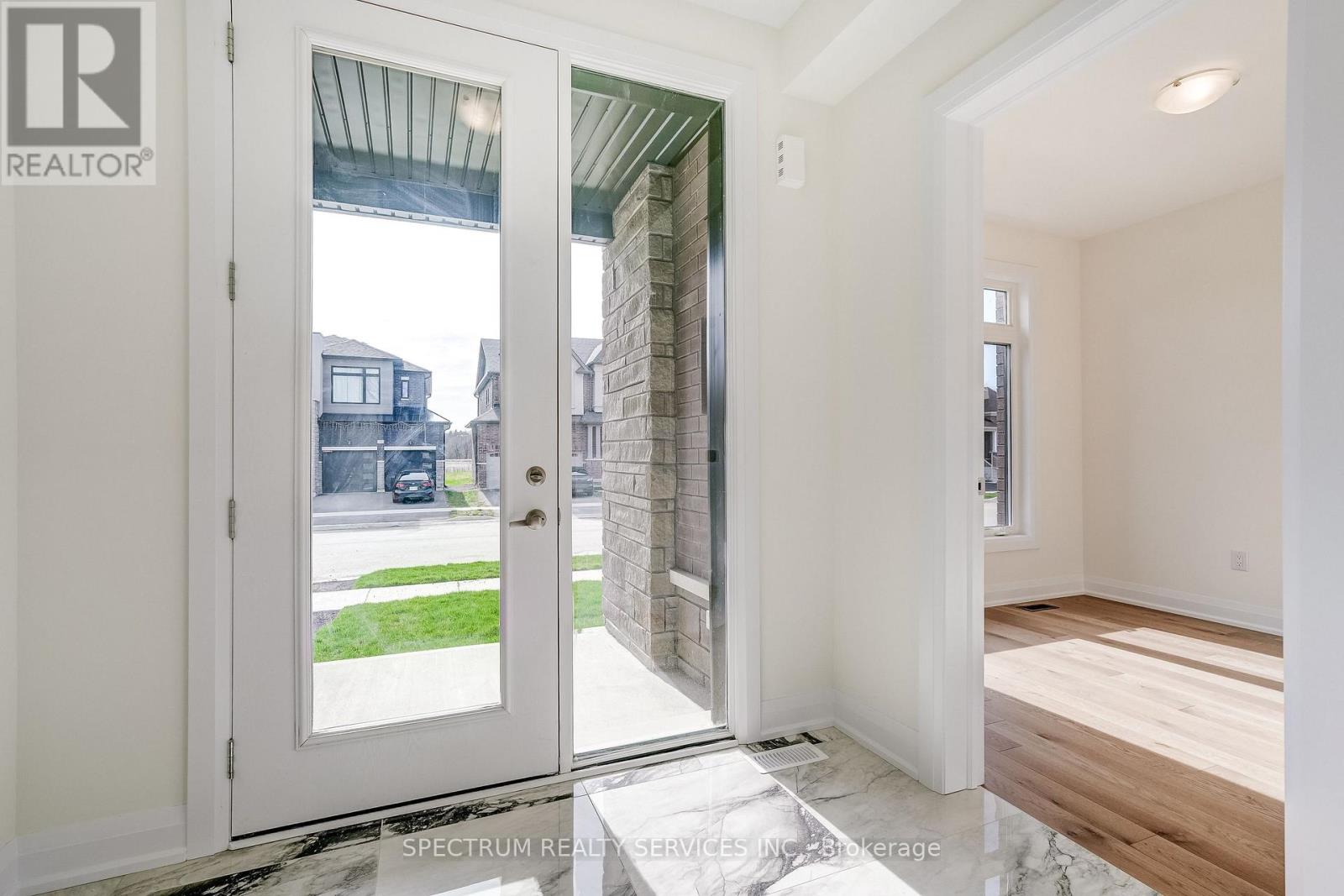 28 Dore Drive, Brantford, Ontario  N3T 0X6 - Photo 5 - X13204328