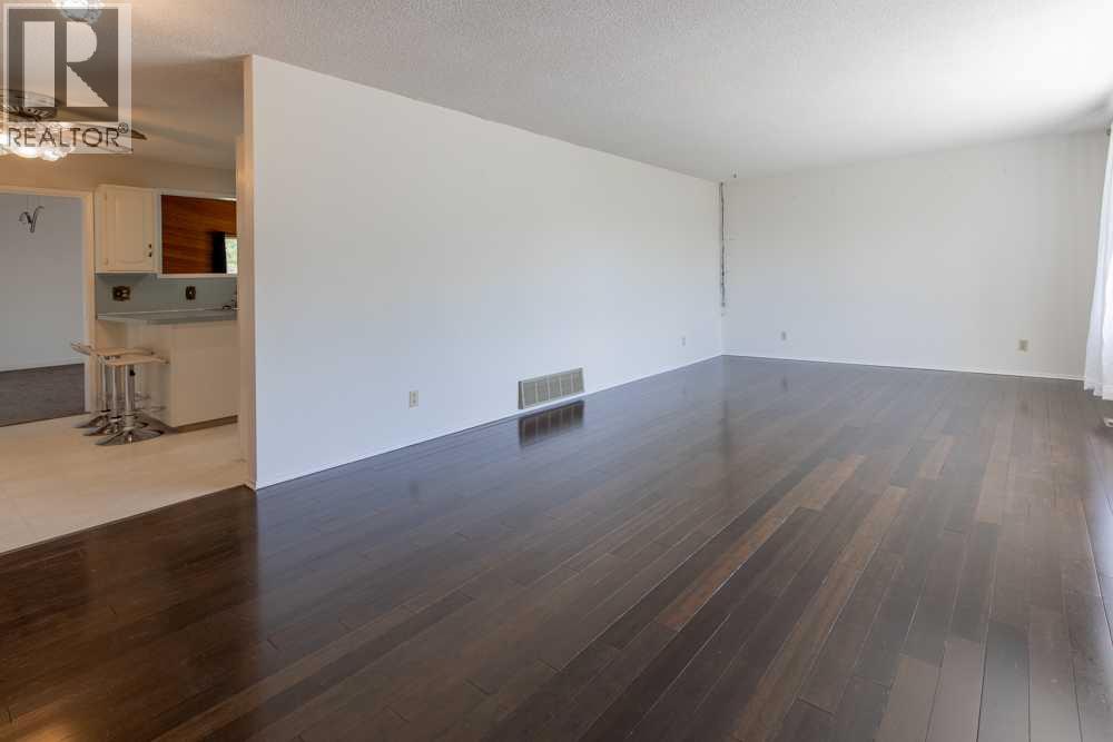 67 E 200 S, Raymond, Alberta  T0K 2S0 - Photo 11 - A2313698