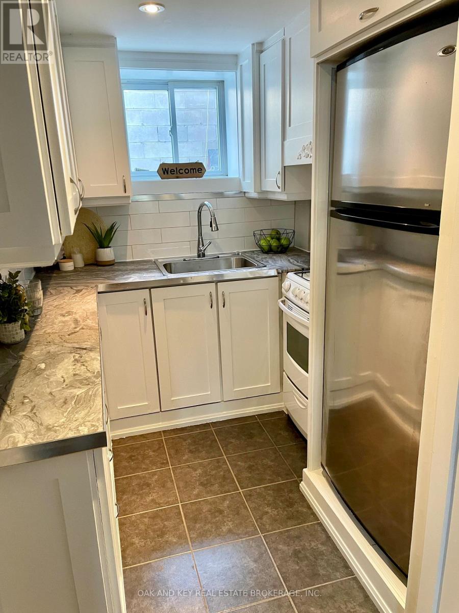 Lower - 525 Old Weston Road, Toronto, Ontario  M6N 3B2 - Photo 8 - W13205756