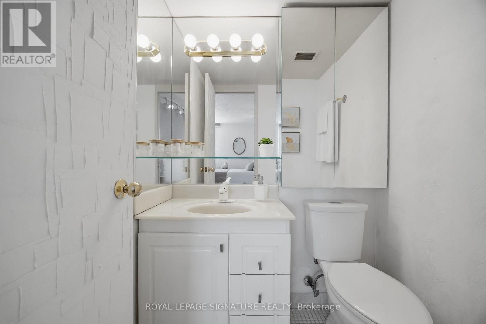 201 - 15 Vicora Linkway, Toronto, Ontario  M3C 1A8 - Photo 27 - C13205628