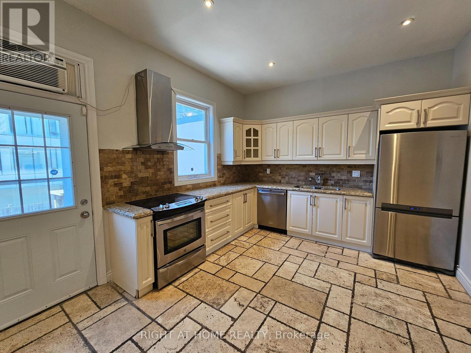 3f - 550 Yonge Street, Toronto, Ontario  M4Y 1Y8 - Photo 2 - C13205648