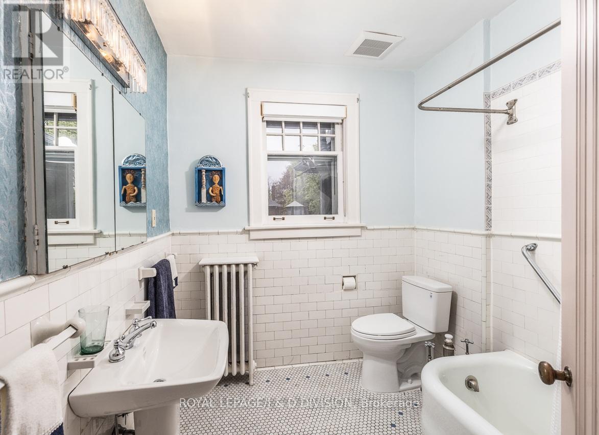 58 Lascelles Boulevard, Toronto, Ontario  M5P 2E1 - Photo 16 - C13205710