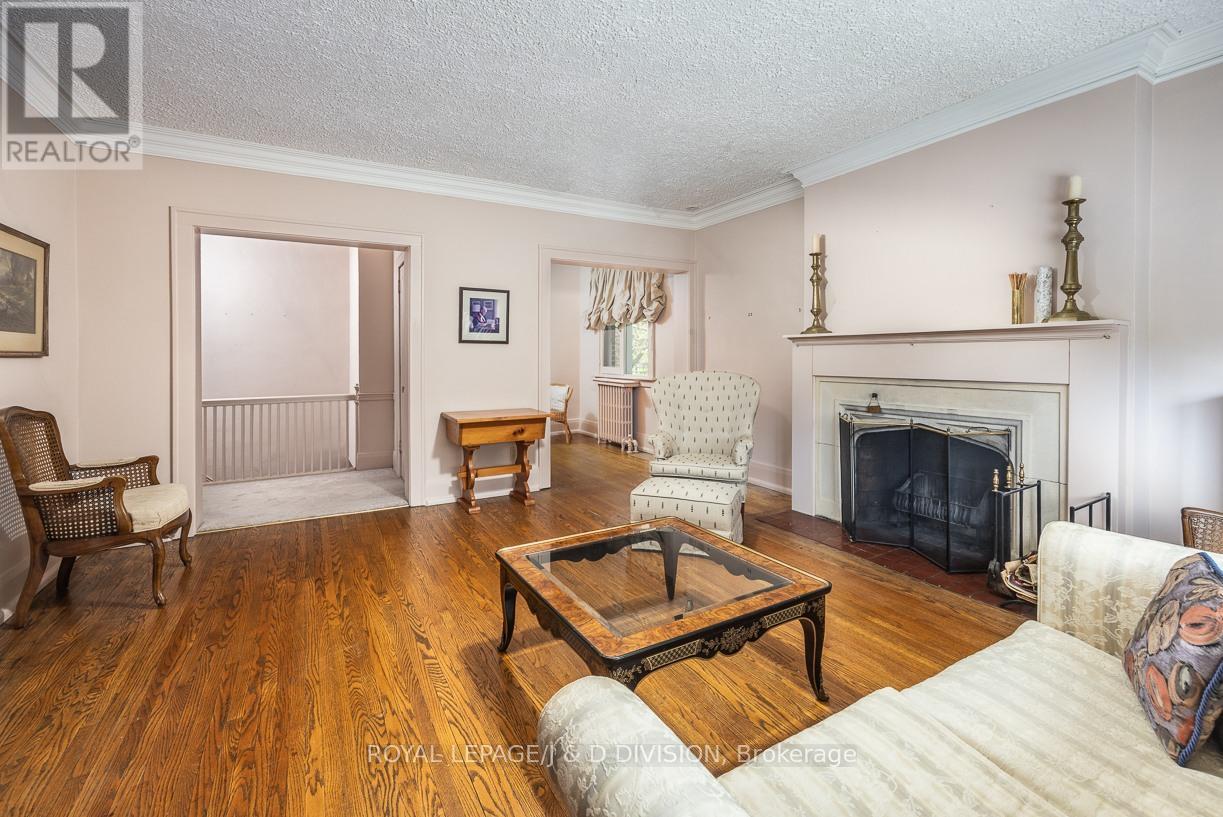 58 Lascelles Boulevard, Toronto, Ontario  M5P 2E1 - Photo 4 - C13205710
