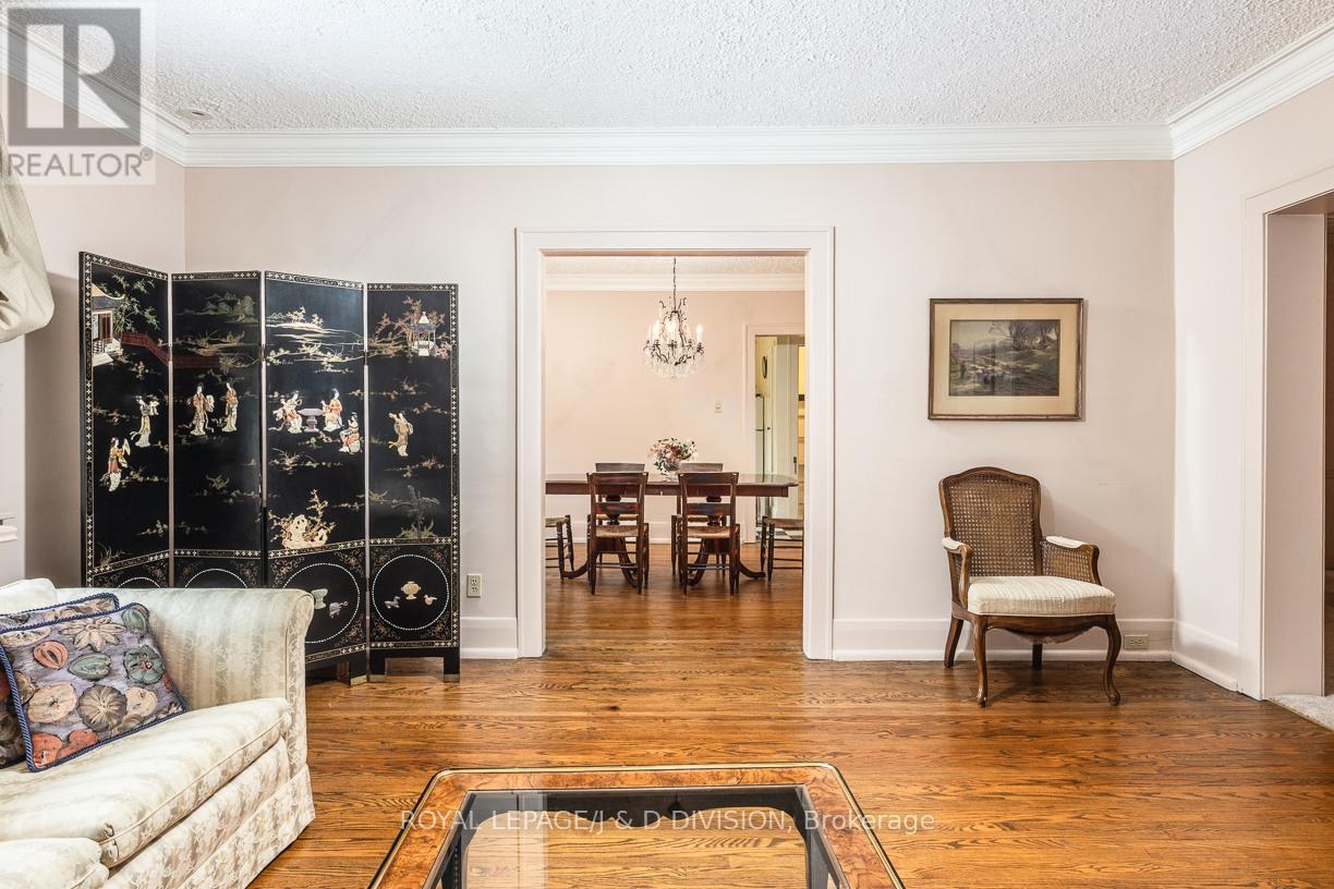 58 Lascelles Boulevard, Toronto, Ontario  M5P 2E1 - Photo 9 - C13205710