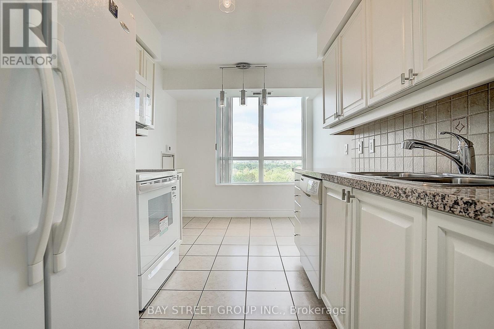 1112 - 15 Greenview Avenue, Toronto, Ontario  M2M 4M7 - Photo 10 - C13205724