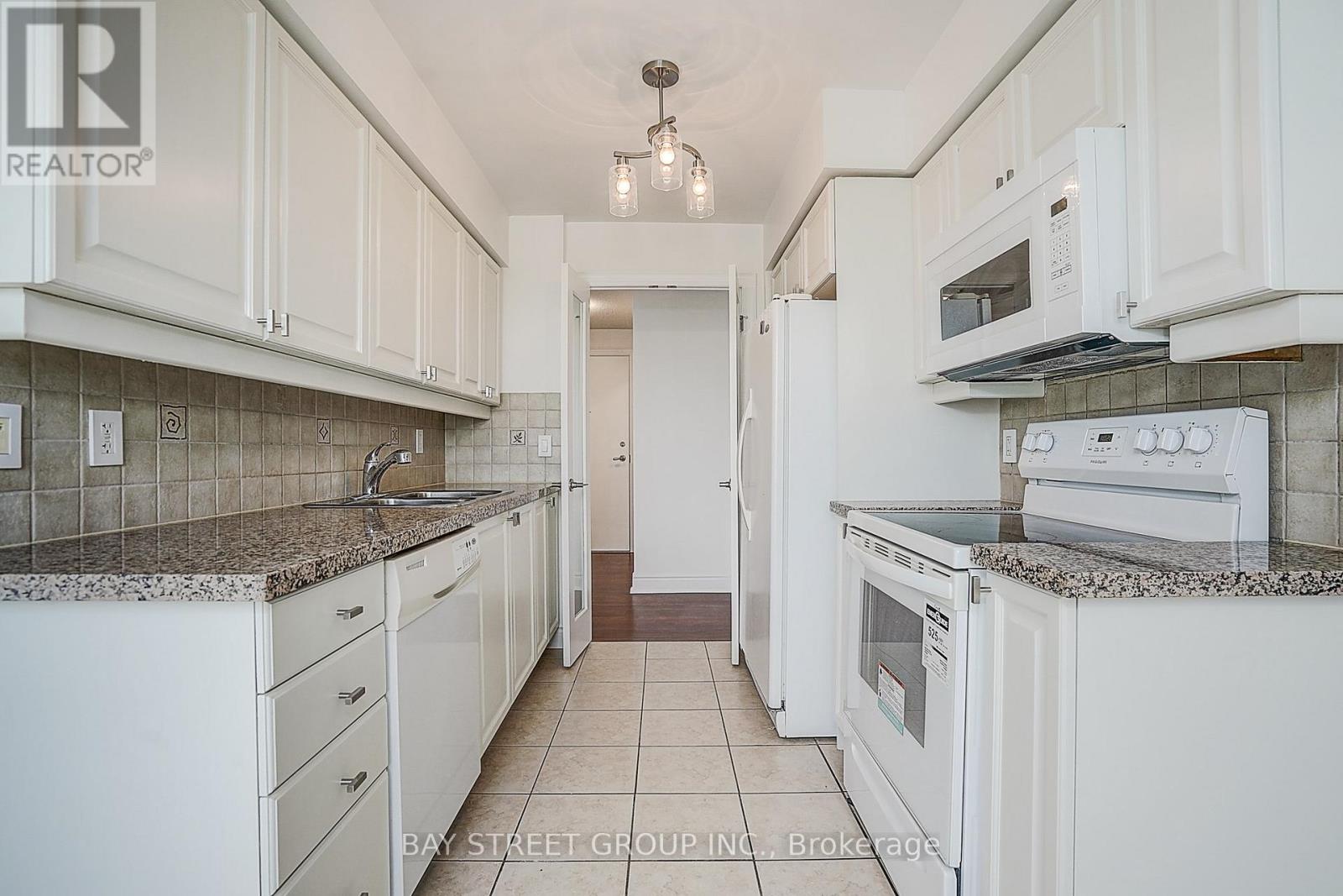 1112 - 15 Greenview Avenue, Toronto, Ontario  M2M 4M7 - Photo 13 - C13205724