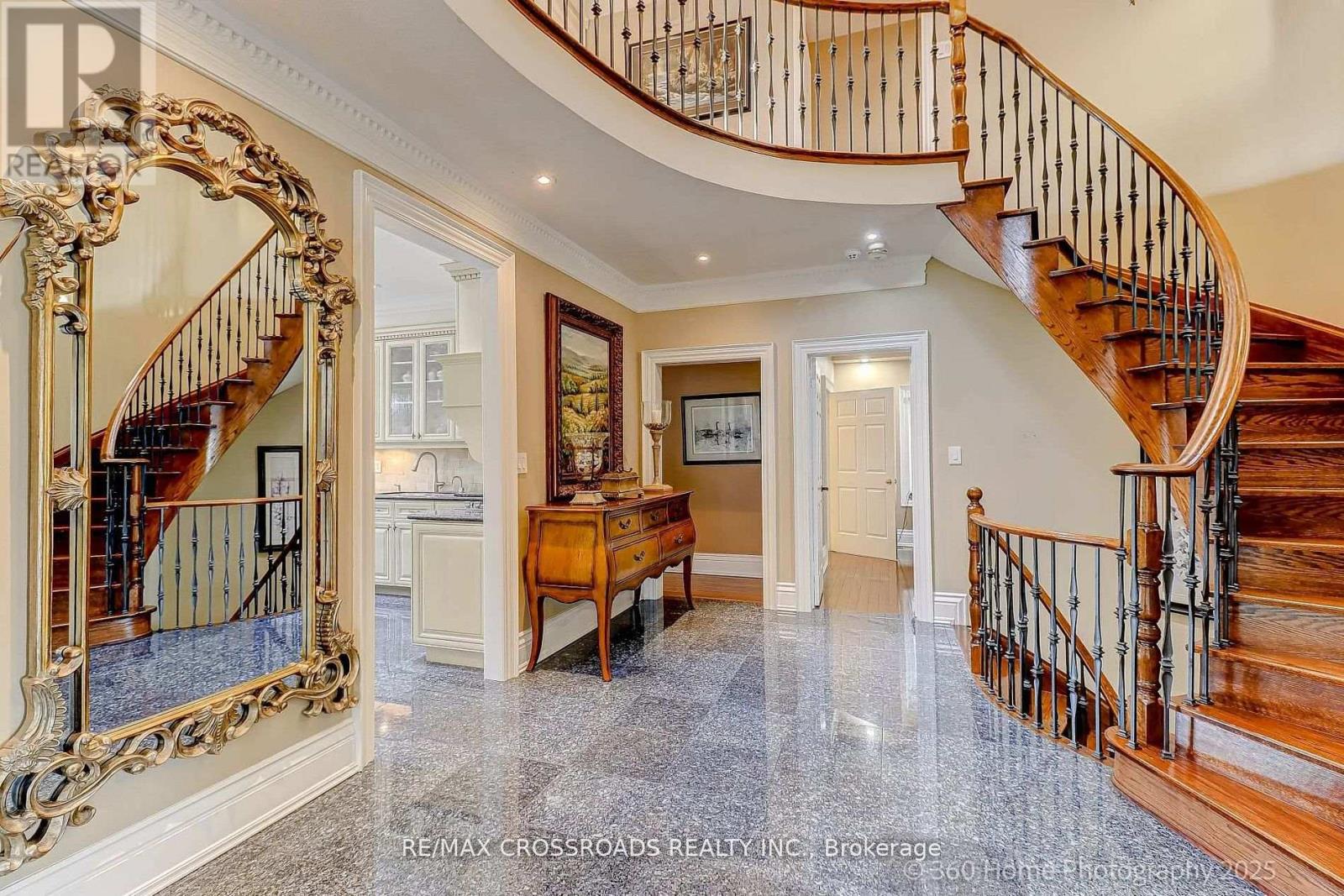 2 Mumberson Court, Markham, Ontario  L6C 1Y4 - Photo 4 - N13205674