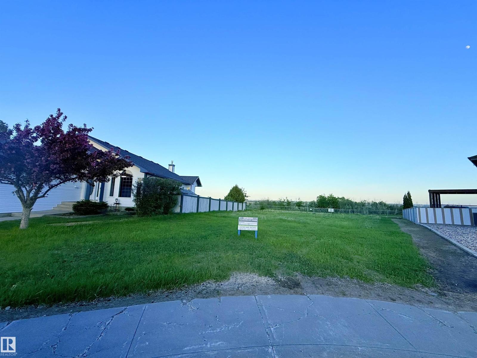 14411 16 St Nw, Edmonton, Alberta  T5Y 2Y1 - Photo 3 - E4490002