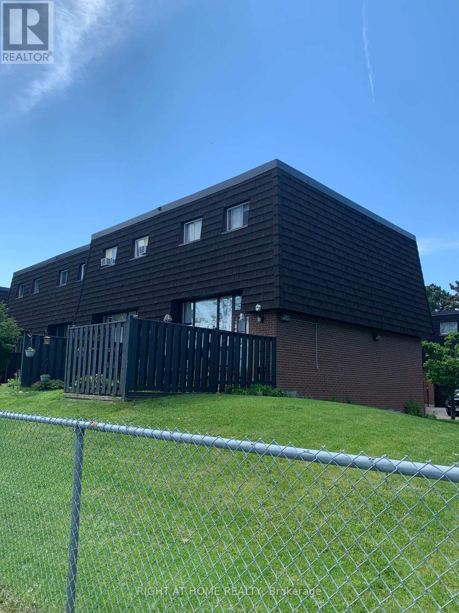 74 - 100 Darras Court, Brampton, Ontario  L6T 1W7 - Photo 2 - W12851088