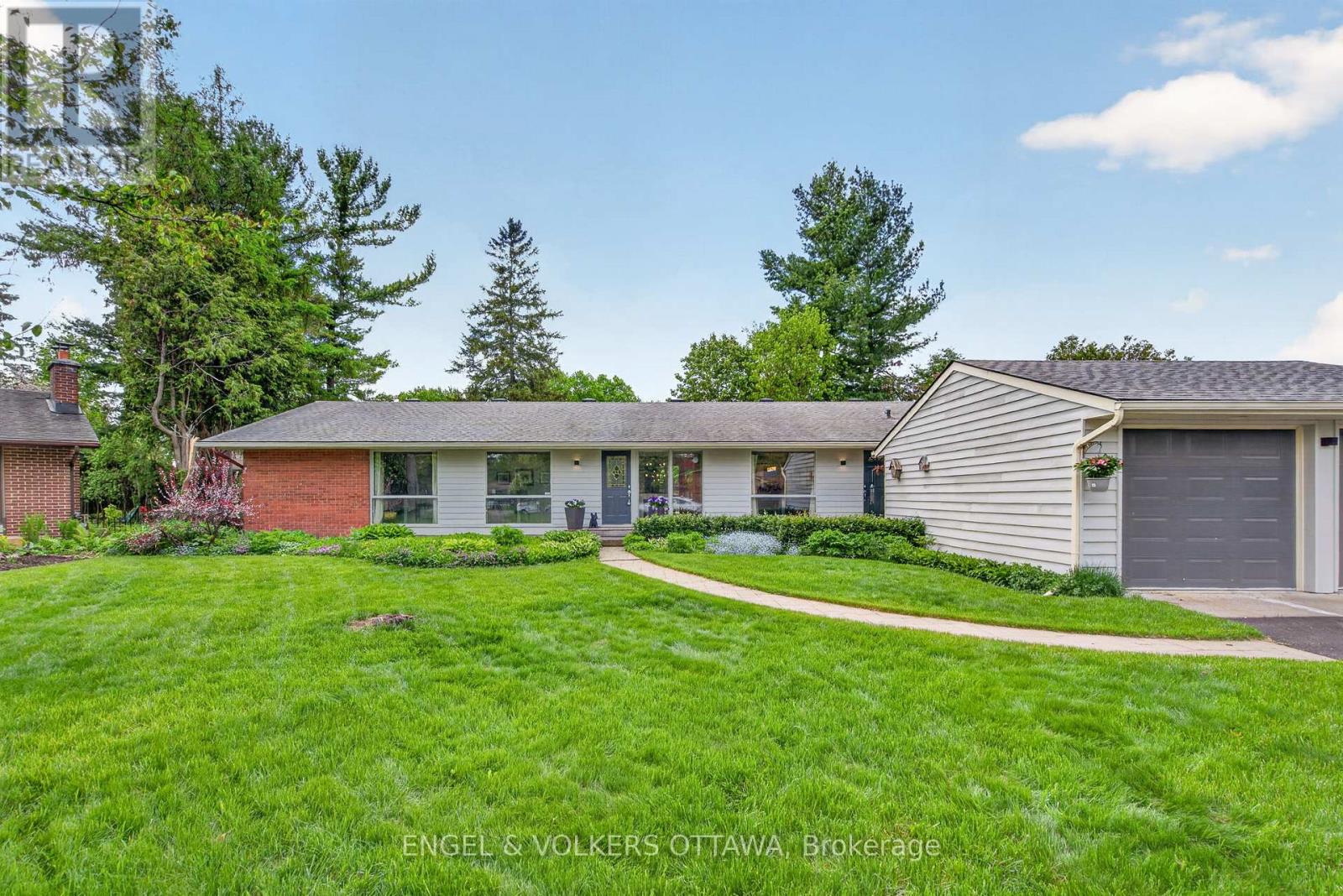 35 RIOPELLE COURT, Ottawa, Ontario